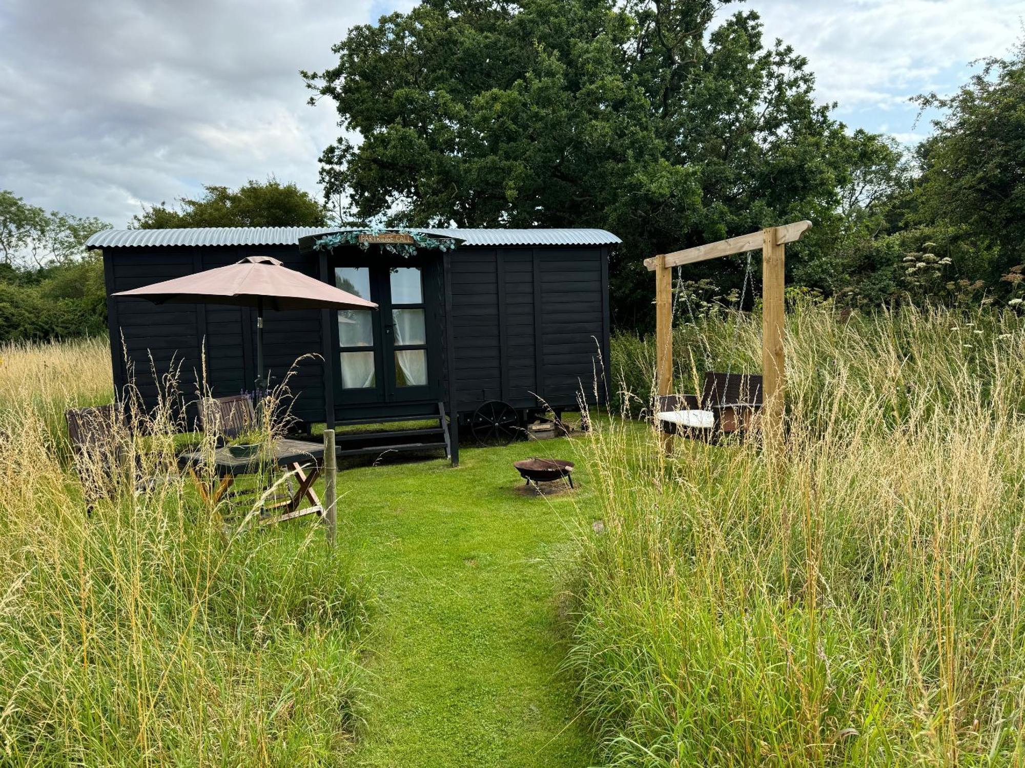 Blue Sky Huts Hotel Chediston Buitenkant foto